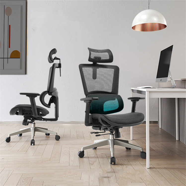 Vue de dos du fauteuil TAKI mettant en valeur la résille respirante et le design modere