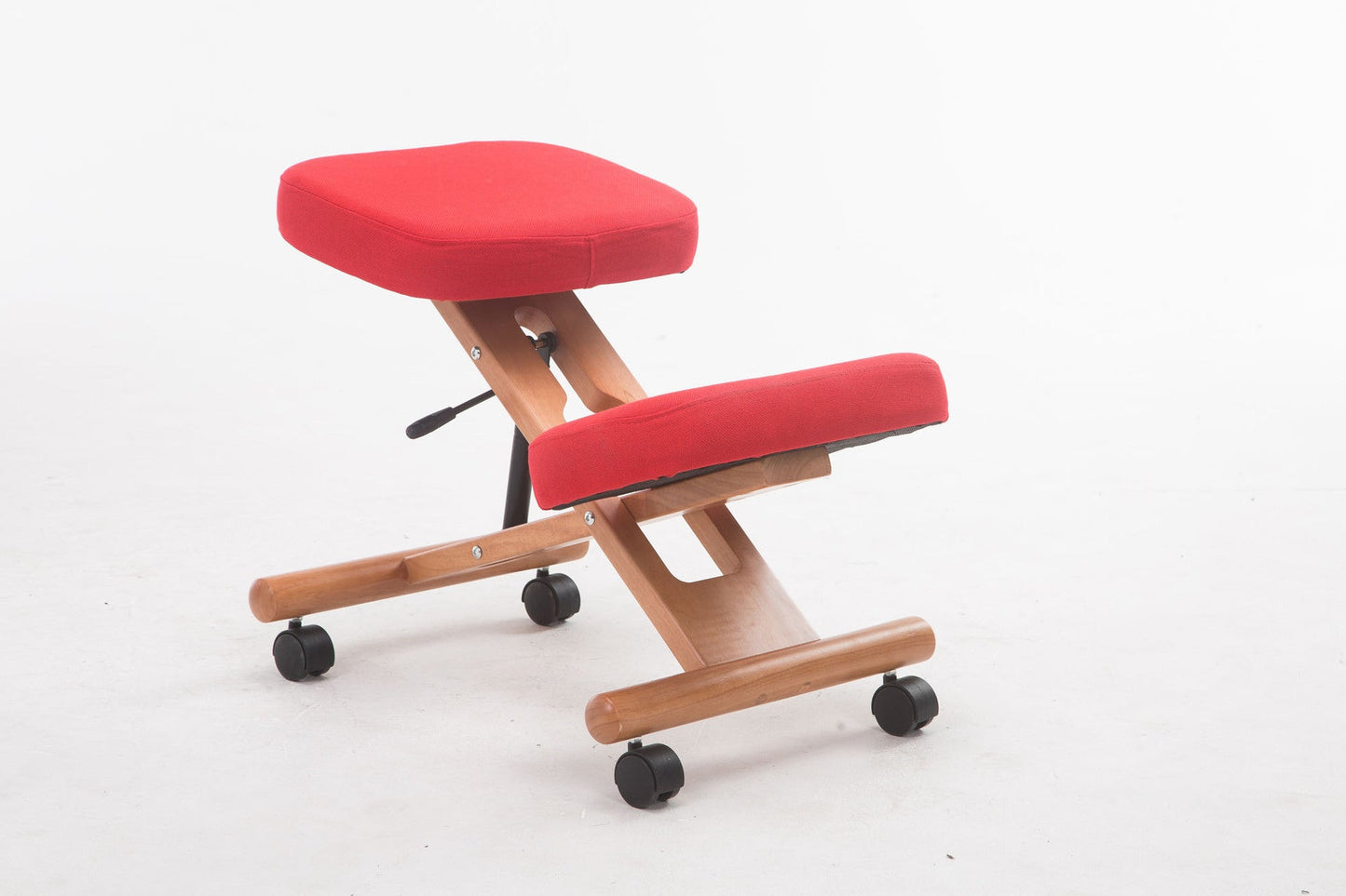 Vue de coté de la Chaise à Genoux en Bois Massif | TOYO, modèle rouge sur fond blanc. Gagnez en efficatité et en muscle grâce à sa conception. Kozyo.